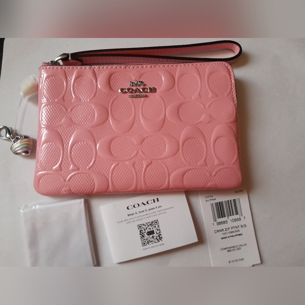 New Coach Wristlet With Detachable Heart Charm & Cleaning Cloth NWT 💕